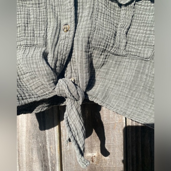 Rachel Paige Green Button-Up Crop Top - Picture 6 of 7